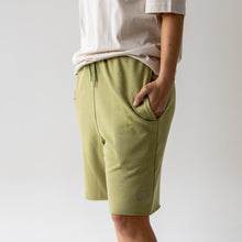APM Olive Bermudas
