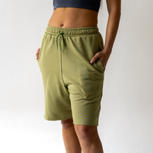 APM Olive Bermudas