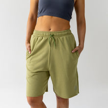 APM Olive Bermudas